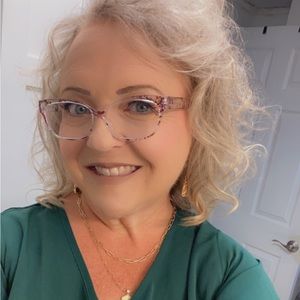 Meet your Posher, Leah